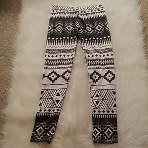BLACK AND WHITE AZTEC LEGGINGS